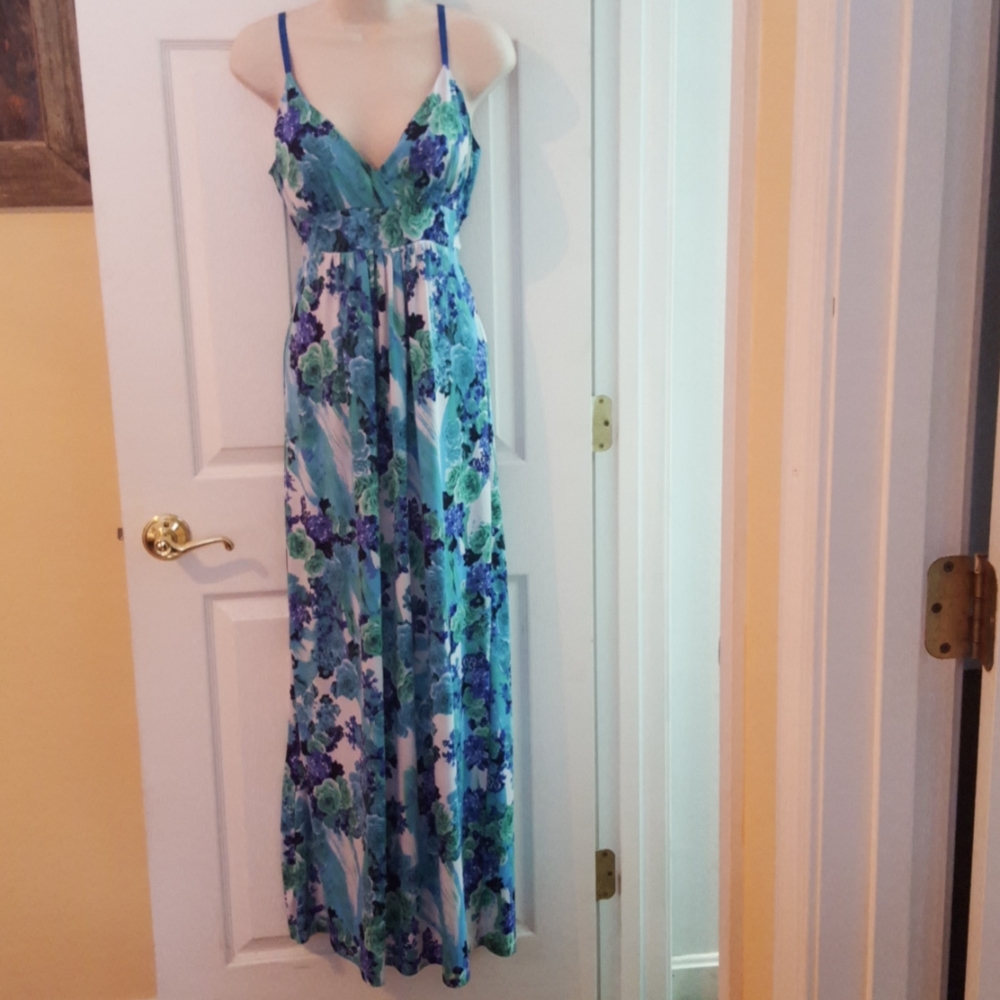 Floral v-neck sleeveless maxi dress